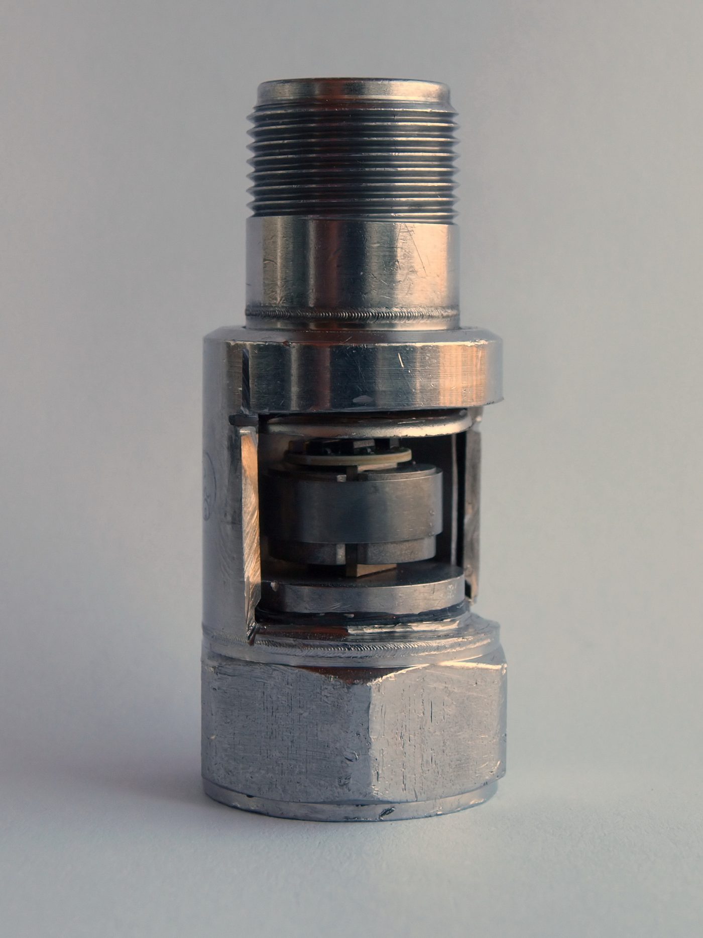 Metal accelerometer sensor with exposed internal components