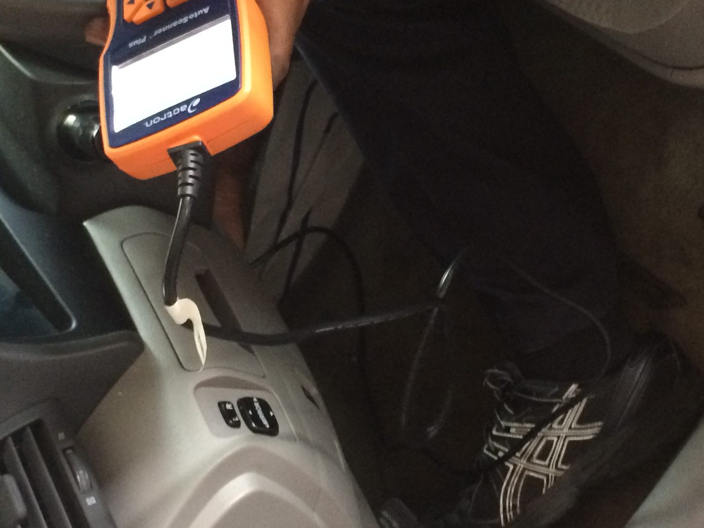 Automotive communication interface device connected