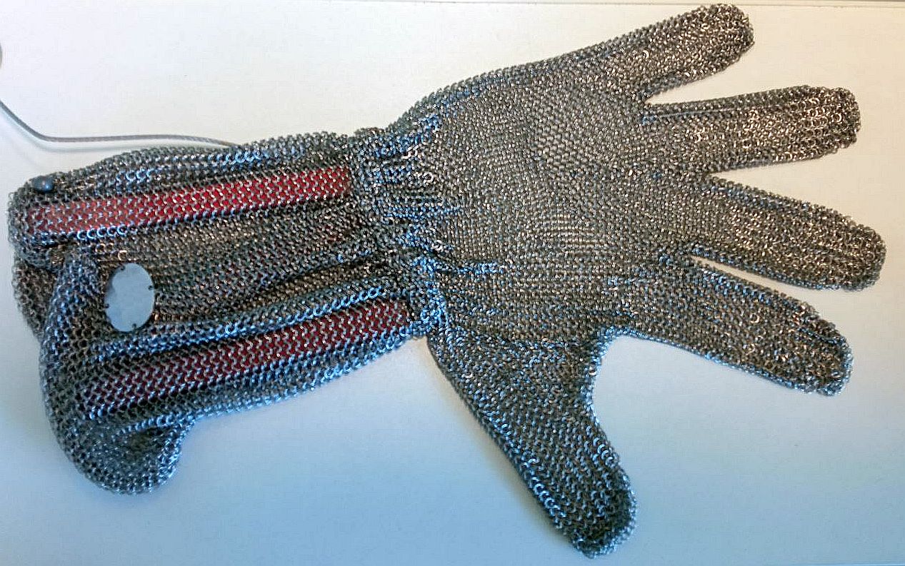 Metal mesh cut-resistant glove