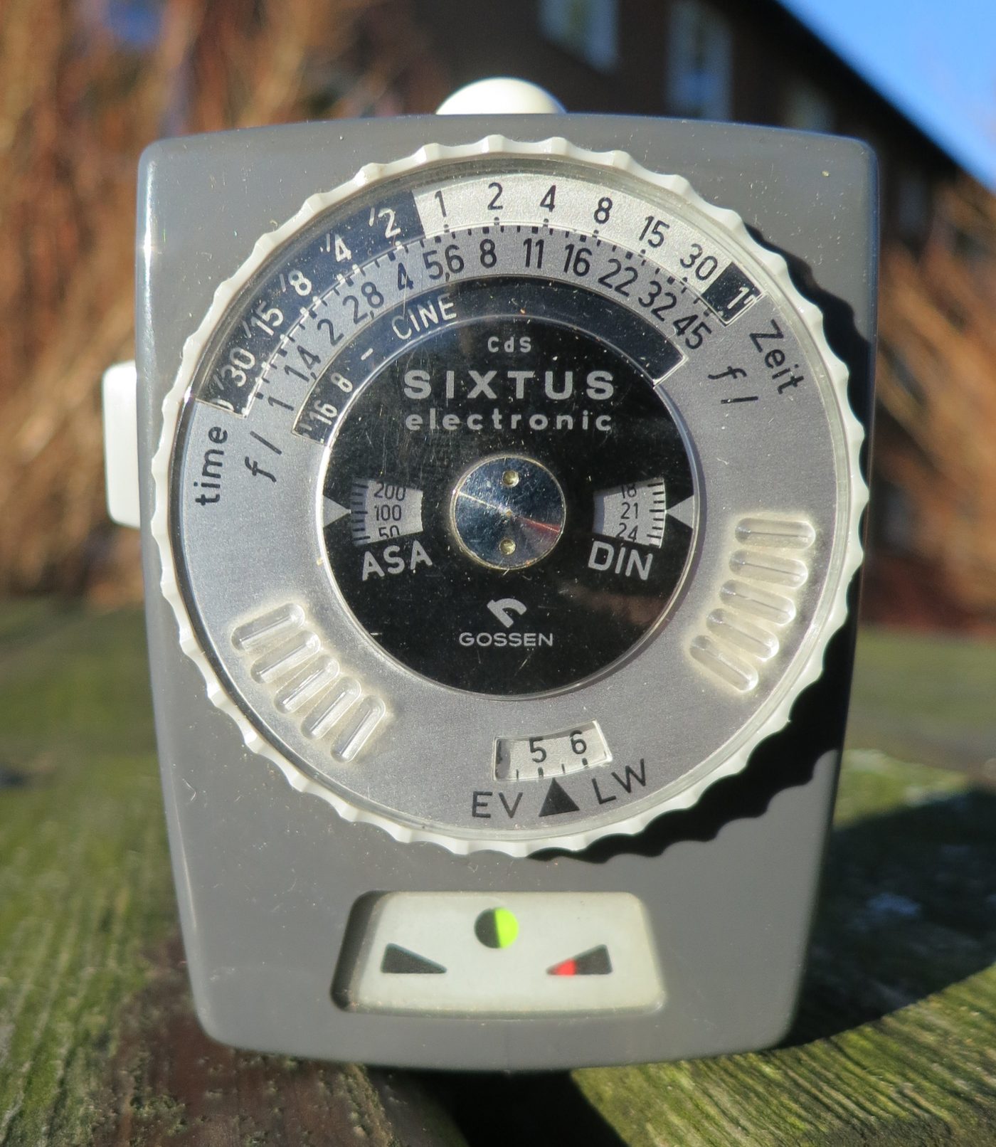 Gossen Sixtus electronic light meter