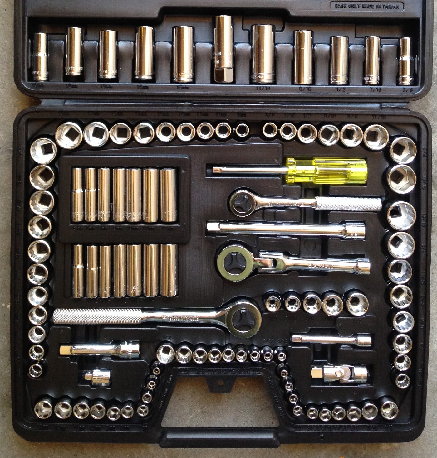 Complete socket set in a carrying case
